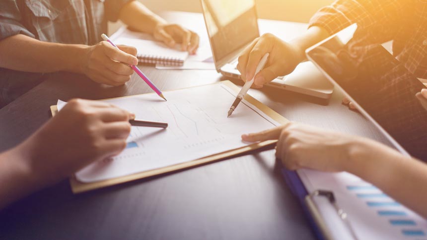 La inercia de hacer las cosas bien, concentrase y especializarse en unos servicios, nos puede llevar a convertirnos en una gran firma